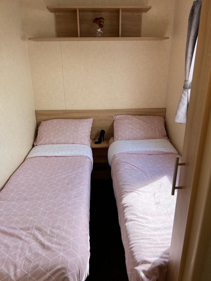 Chris'S Caravan Абергеле Экстерьер фото