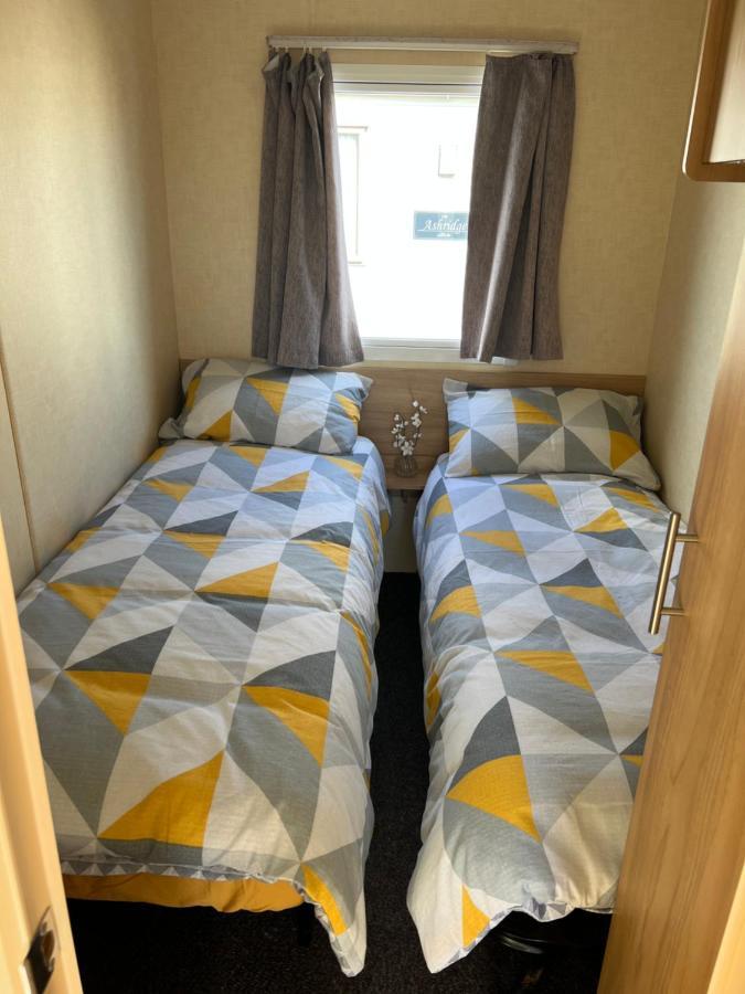 Chris'S Caravan Абергеле Экстерьер фото