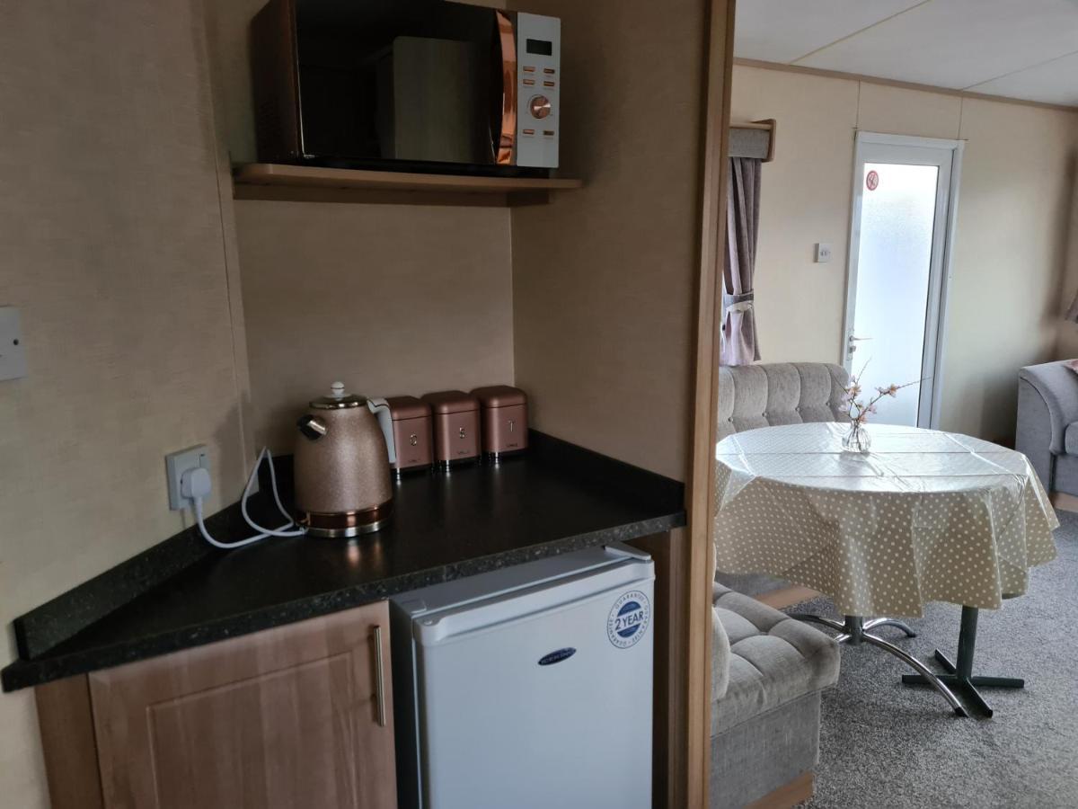 Chris'S Caravan Абергеле Экстерьер фото